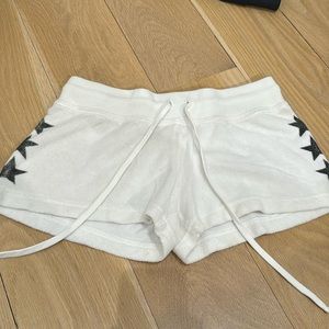 Hard tail size M white short with black stars on the side